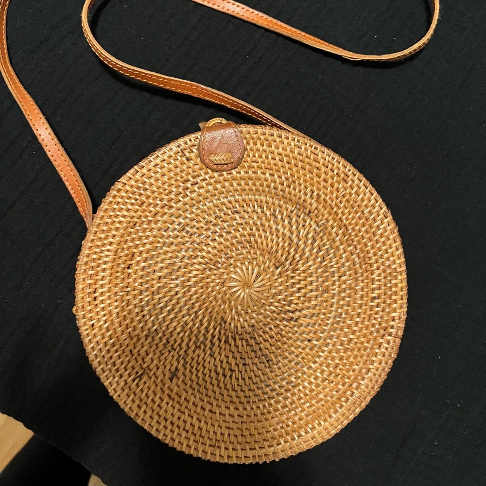 Raffia round bag